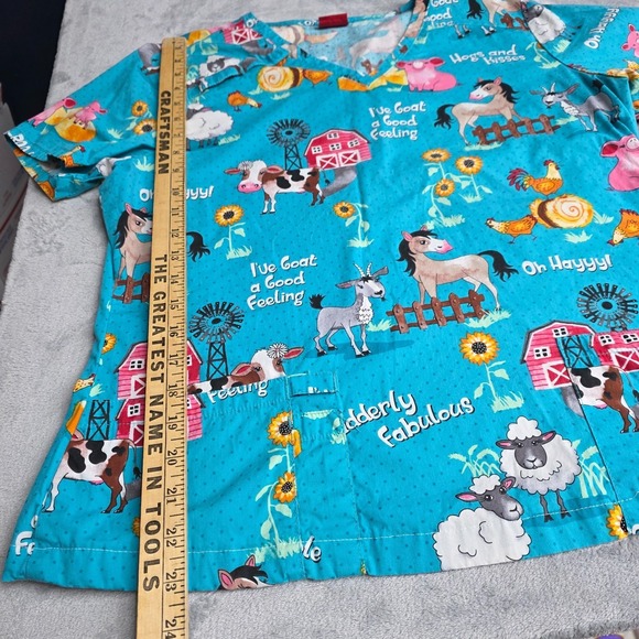 Dickies Shirt Womens Blue V-Neck Scrub Top Farm Animal Print-Vet Tech - Picture 3 of 3